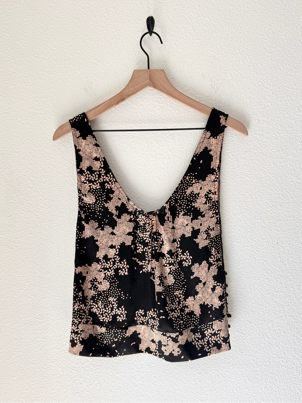 Twinkle by Wenlan Silk Black & Rose Gold Floral V-Neck Camisole - 2